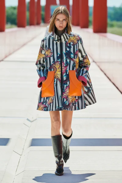 Look 12